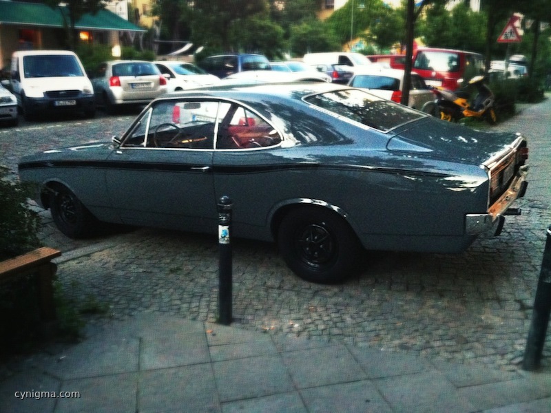 OKee, in riehl ist diese Duke Boys Karre "nur" ein Opel, aber egal!