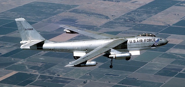 B-47 - ursprüngliche Anforderung aus den 40ern: sollte von den USA aus Deutschland angreifen können (via <a href="http://commons.wikimedia.org/wiki/File:B47_DF-ST-88-01015.jpg">commons.wikimedia.org</a>)
