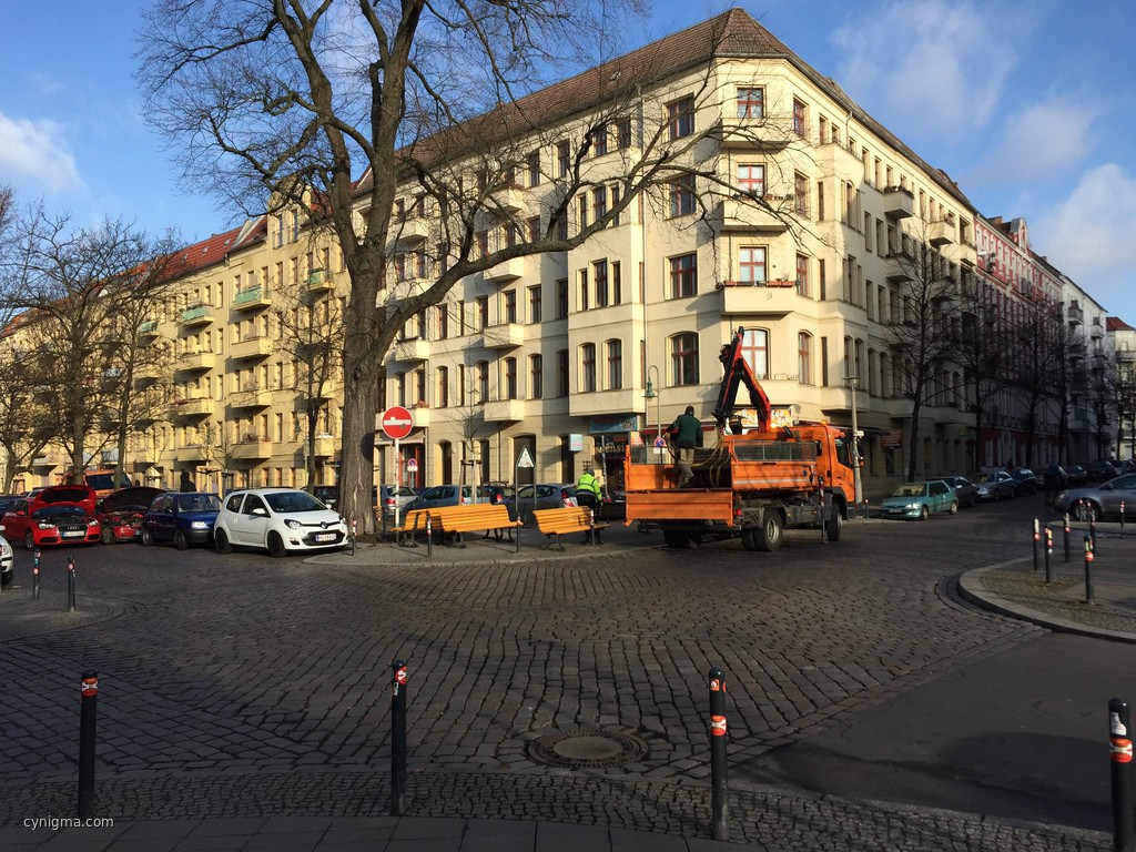 Solange der Bezirk noch neue Banken äh Bänke spendiert, kann Berlin nicht wirklich pleite sein. #imdf