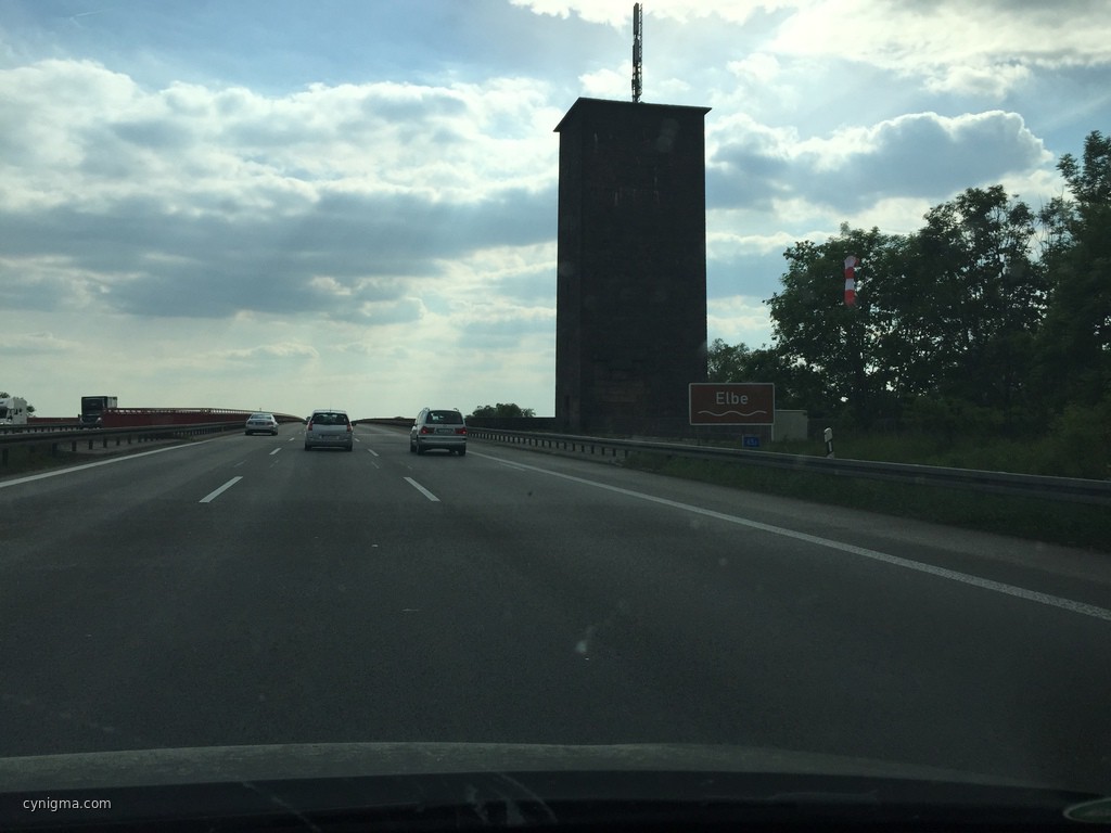 Eine Stunde hinter Berlin und eine Stunde vor Eisenberg - Elbe, tschekk!
