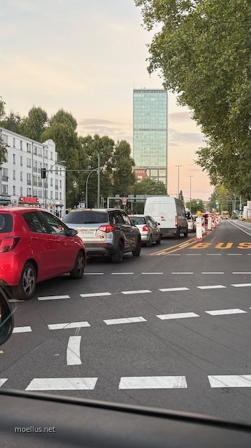 Stau A100